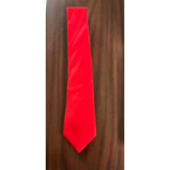 Men’s Saks Fifth Avenue Solid Red Tie Hand Woven 100% Silk In China Honan Pongee - Picture 1 of 7